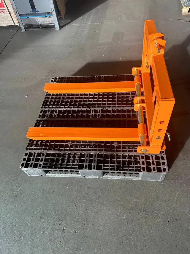 New Compact Tractor Pallet Fork Attachment 3PLF700 in Heavy Equipment Parts & Accessories in Regina - Image 5