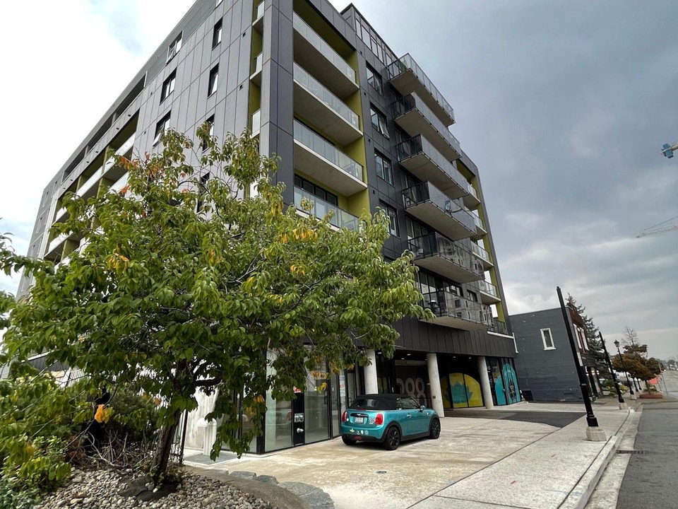 2+DEN DOWNTOWN KITCHENER AT MARKET FLATS 3