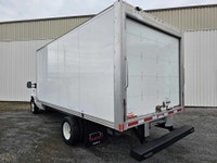 2022 Ford E-450 Cube 16 pieds 2x4 V8 7.3L -Location crédit bail disponible Financement Bancaire 1e 2... (image 2)