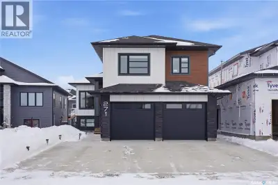 Welcome to this stunning 2024 modified bi-level in Rosewood, offering the perfect blend of luxury li...