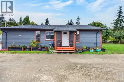 RARE TWO-HOME PROPERTY WITH HUGE SHOP! Opportunities like this are hard to find! This exceptional pr...