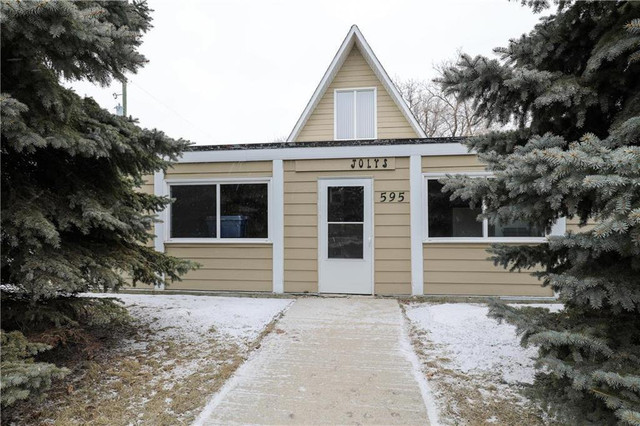 595 Jolys Avenue E St Pierre-Jolys, Manitoba in Houses for Sale in Winnipeg - Image 2