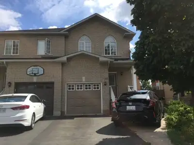 Private Bedroom near Mavis & 401 in Mississauga for girls