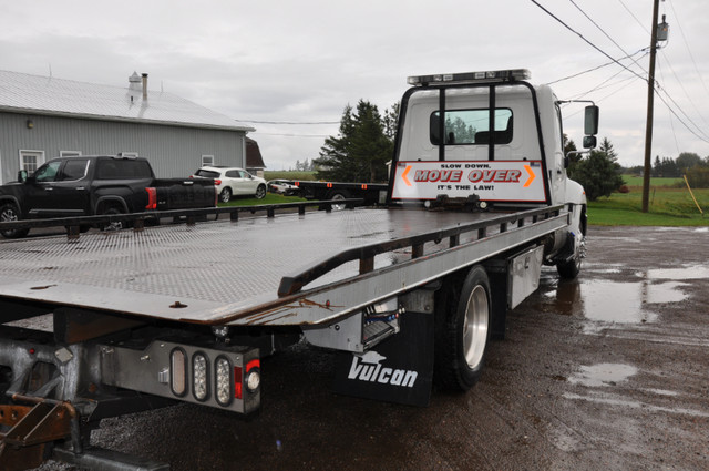 Two car carrier , TOW TRUCK dans Camions lourds  à Summerside - Image 4