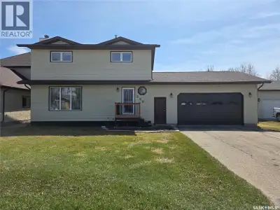 509 Carlyle Avenue – This well-kept two-storey home offers 1,592 sq. ft. of living space plus a full...