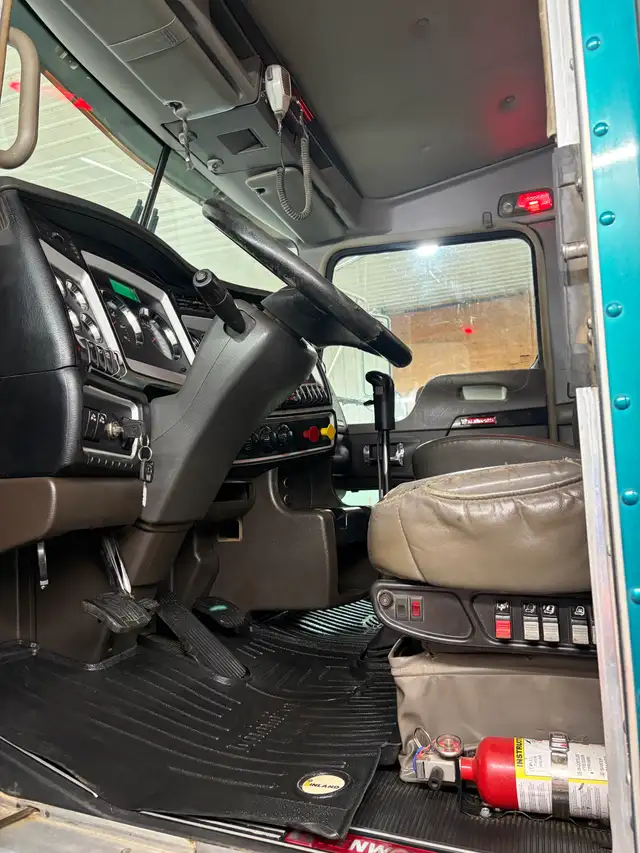 2017 Kenworth T800 Tridrive in Heavy Trucks in Prince Albert - Image 10