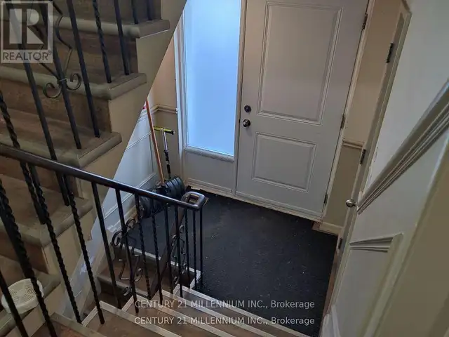 MAIN - 59 GARTHDALE COURT Toronto (Bathurst Manor), Ontario in Long Term Rentals in City of Toronto - Image 3