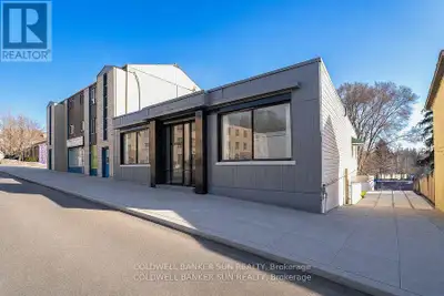 Beautifully Renovated Central Commercial Zone C5 Unit with Mixed-Use Zoning! This spacious 3487.50 s...