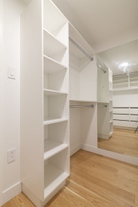 Renovated Akelius three bedroom apartment for rent. Located near Roslyn in the Westmount neighborhoo... (image 7)