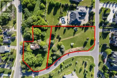 A truly rare offering in one of Kleinburg's most prestigious estate communities. Spanning an approx...