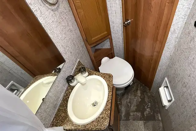 2018 Coachmen Leprechaun 220QB – Pre-Owned Class C Motorhome. in RVs & Motorhomes in Red Deer - Image 35