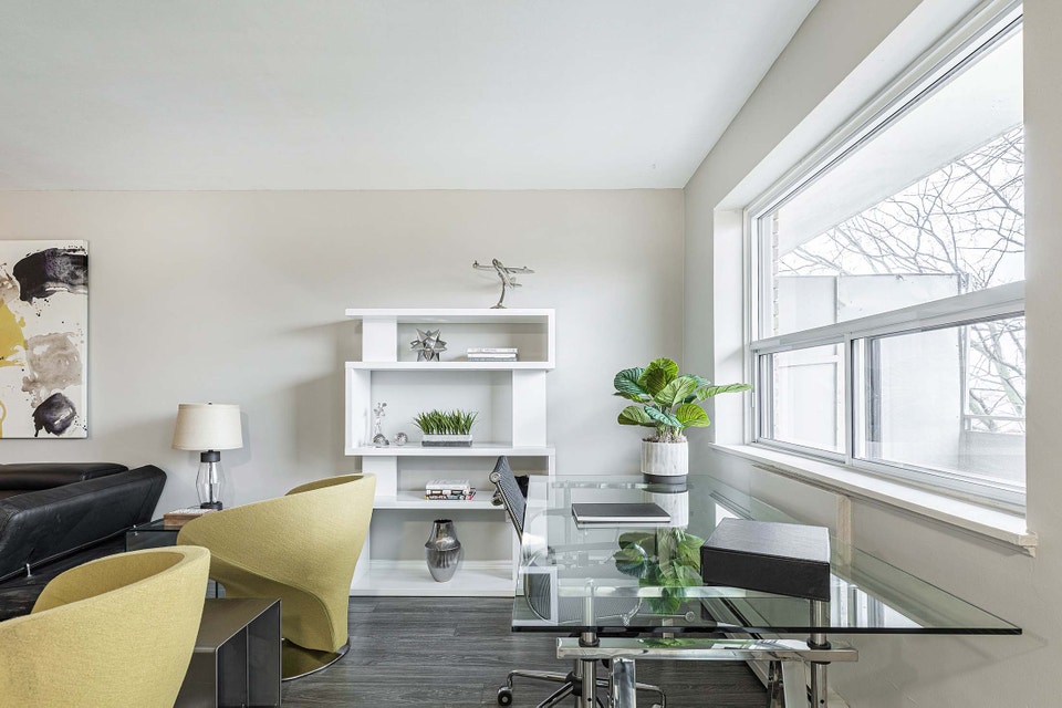Spacious & Bright 1 Bedroom Apartment Close to Downtown 3