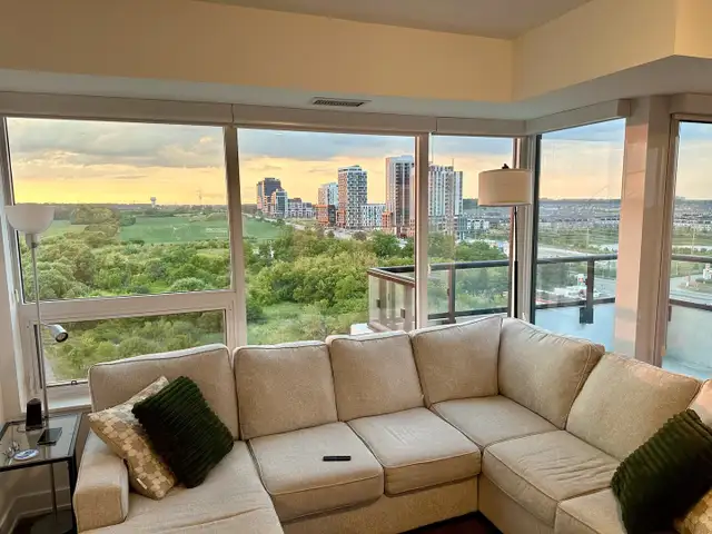 2 BR condo for Rent in Oakville - Walk to Everything!
