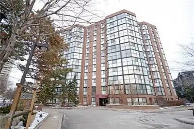 Large One Plus den Condo Hurontario and QEW Mississauga