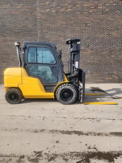 Keywords: used forklift, forklift, diesel forklift, rough terrain forklift, 3-stage mast, 10,000 lbs...