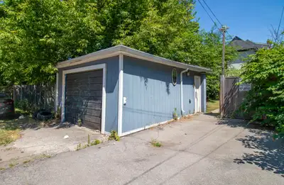 A secure and spacious garage is available for rent in a prime Hamilton location, perfect for parking...