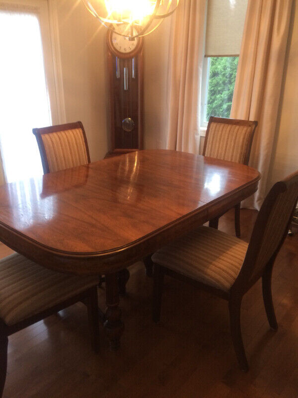 Classic Vintage Pulaski Dining Room.Table Dining Tables & Sets