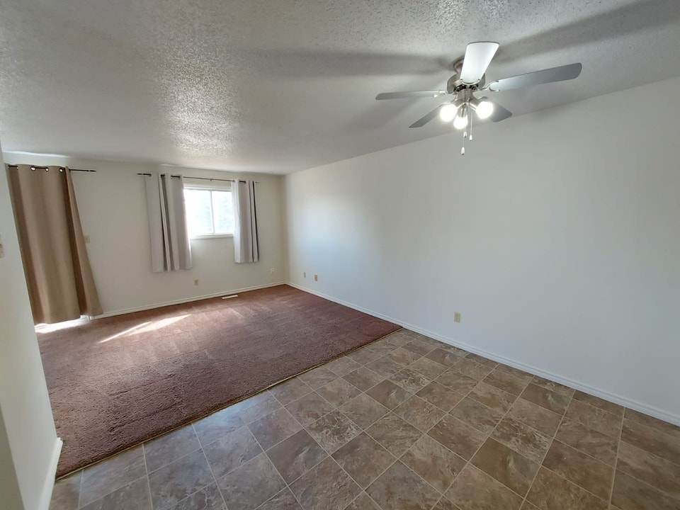 Beautiful 2 Bedroom Unit in Clearview Meadows!! 4