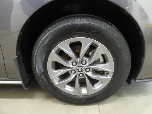 2024 TOYOTA SIENNA XLE HYBRIDE, 8 PASSAGERS, JAMAIS ACCIDENTÉ!!! in Cars & Trucks in City of Montréal - Image 36