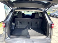 *Chevrolet Traverse | 3-Row Family SUV | Powerful V6 Performance | Top Safety Pick* If you need an S... (image 9)