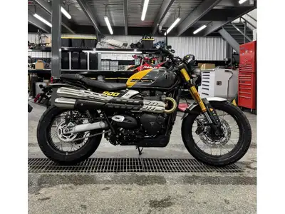 2026 Triumph SCRAMBLER 900 Triumph SCRAMBLER 900 2026 Les photos peuvent être à titre indicatif et s...