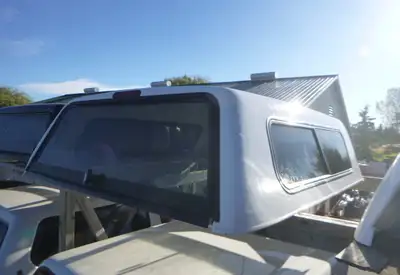 Chevrolet Sierra 2014 - 2018 GMC Sierra or Chevrolet Silverado 6'5 White Jason Truck Cap This unit i...