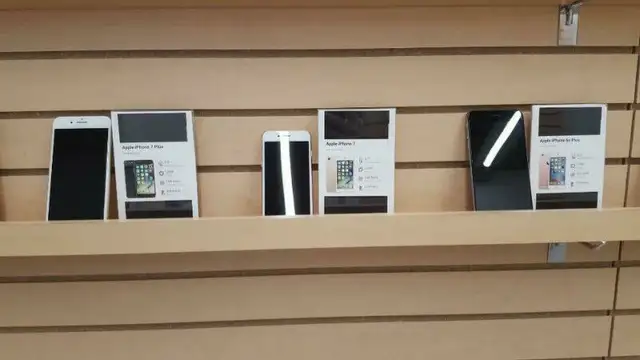 SUMMER SALE iPhone 5S 5C SE 16GB 32GB 64GB Unlocked  1YR WAR in Cell Phones in Calgary - Image 2