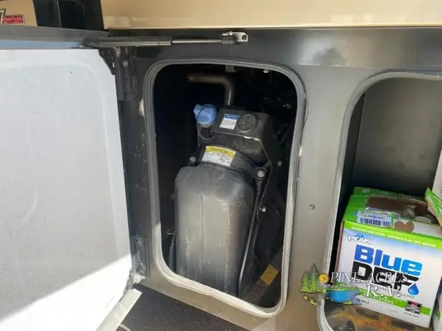 2018 Fleetwood RV Discovery 38K only 14,584 Miles in RVs & Motorhomes in Moncton - Image 67