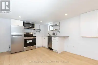 LOWER - 1370 WOODBINE AVENUE Toronto (East York), Ontario