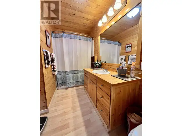 5574 LAKESIDE COURT 100 Mile House, British Columbia in Houses for Sale in 100 Mile House - Image 20