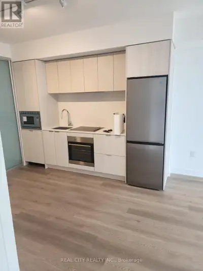 Perfectly situated at the prime intersection of Hurontario & Dundas in Cooksville, this stunning con...