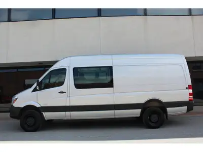 4X4 - RARE FIND SPRINTER 170 FULL SIZE 5 PASSENGERS CREW VAN WITH 4X4!!! 2015 MERCEDES SPRINTER 2500...