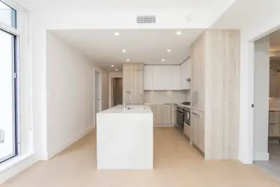 Executive on the Park | 423 6th Street, West Vancouver Welcome to contemporary West Coast living at...