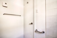 Akelius studio apartment for rent. Located near blvd Saint-Laurent in the Plateau Mont-Royal neighbo... (image 6)