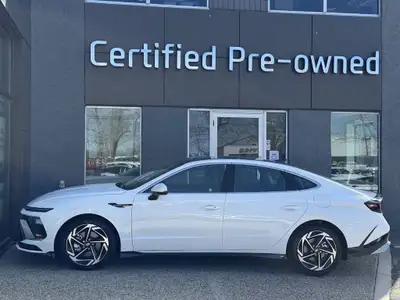 This ONE OWNER ACCIDENT FREE LOW KM Hyundai Sonata TREND comes fully loaded with a responsive and fu...