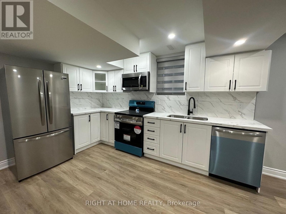 LOWER - 906 FARMSTEAD DRIVE Milton (WI Willmott), Ontario 3