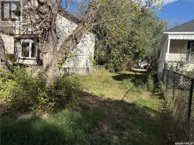 VACANT 25 FT LOT X 125. ALL SERVICES OR THERE. READY FOR BUILDING. Within walking distance of school...