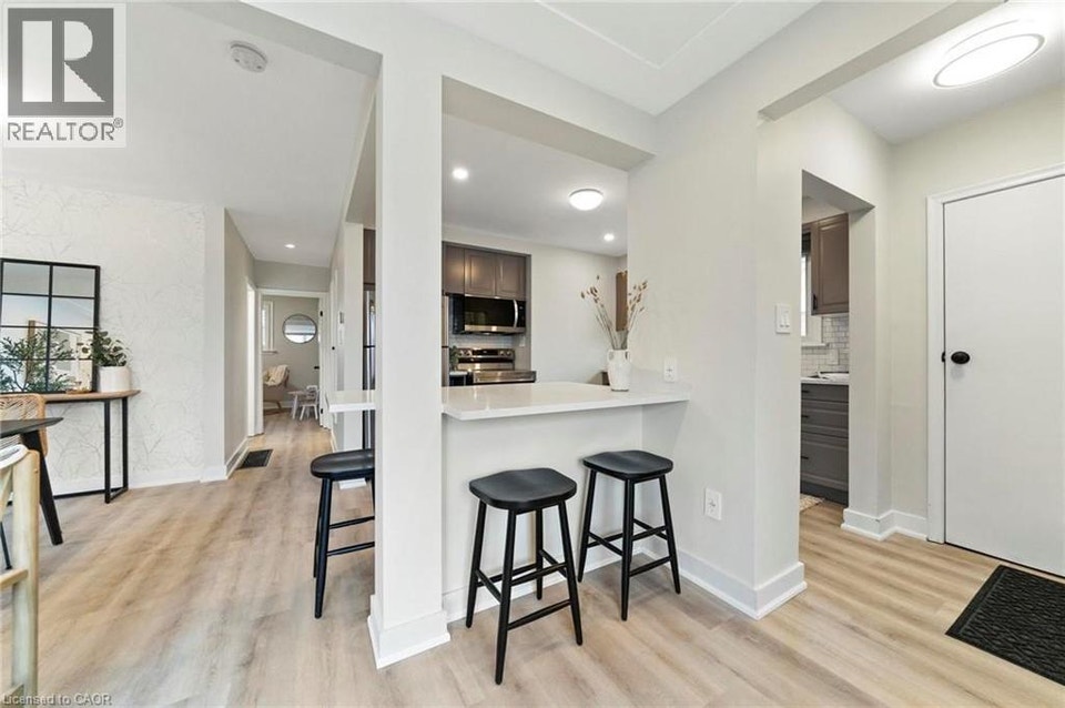 627 UPPER OTTAWA Street Unit# 1 Hamilton, Ontario 4