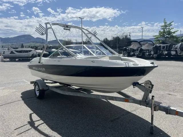2012 Bayliner 185 in Powerboats & Motorboats in Saskatoon - Image 5