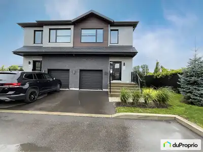Maison en copropriété de style condo, dans le paisible secteur du Domaine Evergreen, à proximité à p...