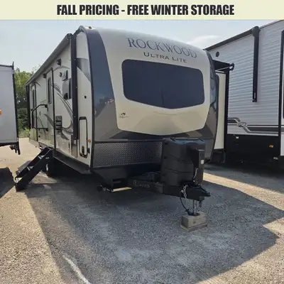 EXCELLENT LOCAL TRADE THAT JUST ARRIVED, 2019 ROCKWOOD ULTRALITE 2608BS! THIS IS A PERFECT COUPLES L...