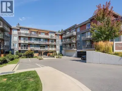Welcome to Thetis Lakeside - This expansive home is one not to be missed - Located steps away from T...