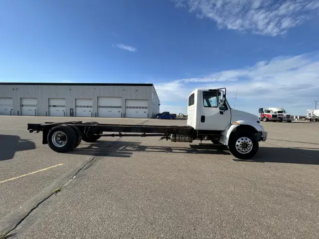 2018 International 4300 Chassis in Heavy Trucks in Regina - Image 7