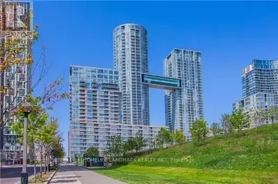 Stunning 3-Bedroom Townhouse In The Heart Of Downtown Toronto!3 Full-Sized Bathroom,1768 Sqf plus 16...