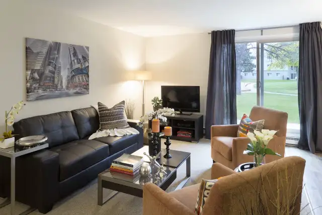St. Vital Villa & Westover Square - 2 Bedroom  Apartment for Ren in Long Term Rentals in Winnipeg - Image 4