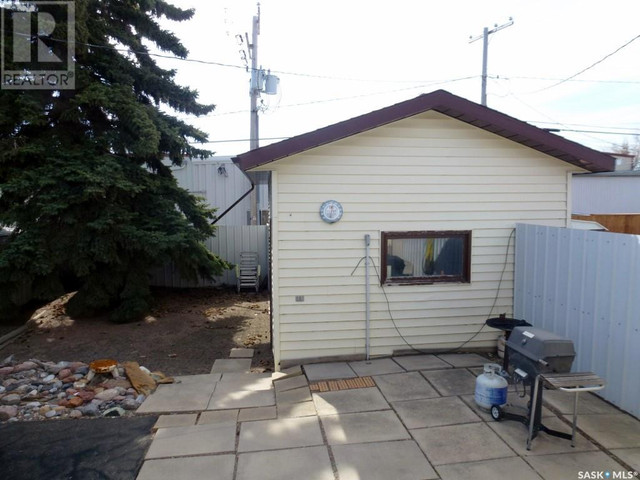 203 1st AVENUE W Kindersley, Saskatchewan in Houses for Sale in Saskatoon - Image 4