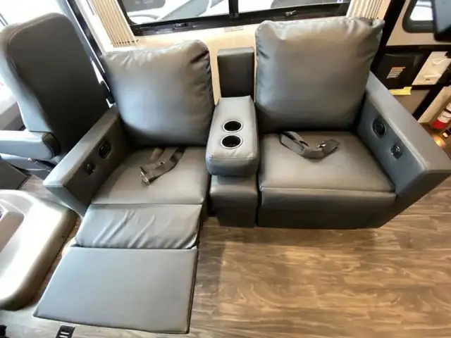 2025 Winnebago Vista 33K in RVs & Motorhomes in Abbotsford - Image 32