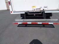 2019 Ford E450 Cube Van 6,2, V8, gas, auto, air, radio 16 ft freight box, roll up door Loading ramp,... (image 5)