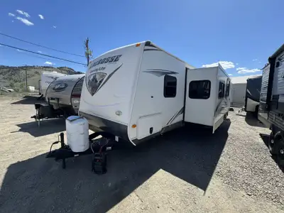 2013 Lacrosse 318BHS Spacious Bunkhouse for Family Adventures Designed with families in mind, the 20...