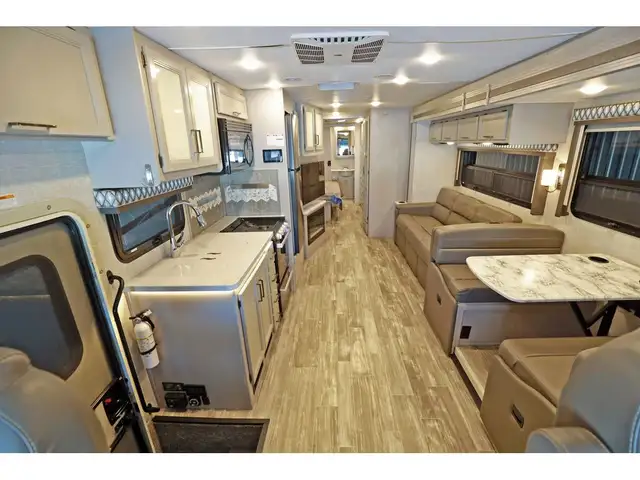 2022 Thor Motor Coach Hurricane 35M Classe A VR / RV 1.5 SDB + F in RVs & Motorhomes in Laval / North Shore - Image 5